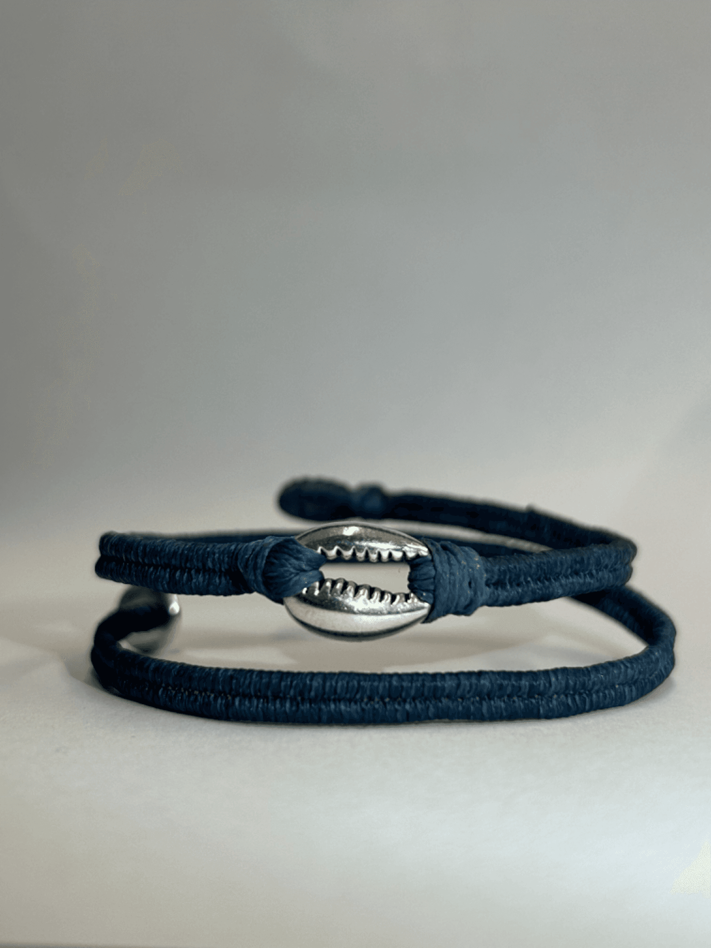 Shell bracelet. - looloo